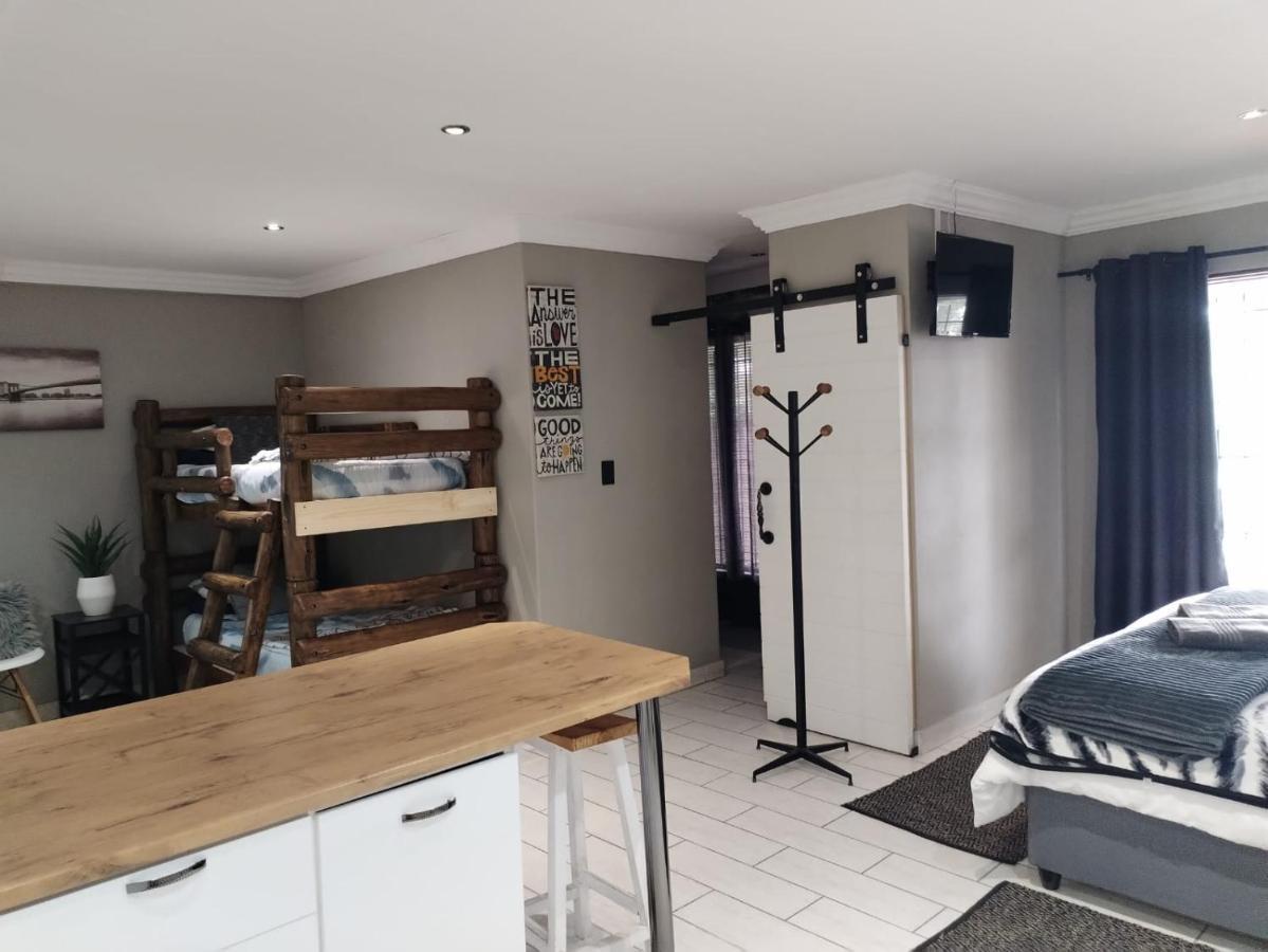 Kraaifontein Villa Mariss Guesthouse מראה חיצוני תמונה